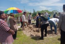 Waka Polres Lingga Kompol Andi Sutrisno Turun Tangan Bantu Pemakaman Warga, Wujudkan Kehadiran Polri di Tengah Duka / f. Humas Polres Lingga