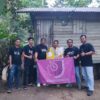 Lingga: Aliansi Jurnalis Independen (AJI) Tanjungpinang wilayah Lingga menyalurkan bantuan sembako sebanyak 10 paket kepada warga kurang mampu di Kecamatan Singkep, Kabupaten Lingga. Kegiatan ini menjadi salah satu bentuk kepedulian jurnalis terhadap kondisi sosial masyarakat di daerah. Anggota AJI Tanjungpinang sekaligus koordinator kegiatan, Vatawari, mengatakan, bahwa pembagian sembako ini juga dimaksudkan untuk memperkenalkan keberadaan organisasi kepada masyarakat Lingga. Anggota AJI tidak hanya bekerja di bidang jurnalistik saja melainkan memiliki kepedulian sosial. “Kami ingin masyarakat tahu bahwa AJI tidak hanya bekerja di bidang jurnalistik, tetapi juga memiliki kepedulian sosial,” kata Vatawari, Senin (11/8/2025). Menurutnya, bantuan yang disalurkan tersebut diharapkan dapat meringankan beban warga yang membutuhkan, khususnya di tengah tekanan ekonomi saat ini. Semoga paket sembako ini bisa bermanfaat. "Dan bisa sedikit membantu kebutuhan harian mereka,” ujarnya. Ia menegaskan, AJI Tanjungpinang akan terus berupaya hadir di tengah masyarakat dengan berbagai program yang positif dan bermanfaat. “Kami tidak ingin hanya dikenal melalui pemberitaan, tetapi juga melalui aksi nyata,” ungkapnya. Bantuan sembako ini juga tidak terlepas daripada mitra-mitra yang mendukung dalam kegiatan sosial. Vatawari berharap langkah ini dapat menjadi awal dari hubungan yang lebih erat antara jurnalis dan masyarakat di Lingga. "Kita harapkan kegiatan seperti ini dapat terus terlaksana dan tentunya bermanfaat bagi masyarakat," katanya, mengakhiri.