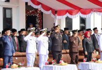 Kapolres Lingga Hadiri Upacara Detik-Detik Proklamasi HUT ke-80 RI di Halaman Kantor Bupati Lingga